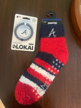 Lokai Bracelet "Atlanta Braves" Bracelet and fuzzy socks set-new